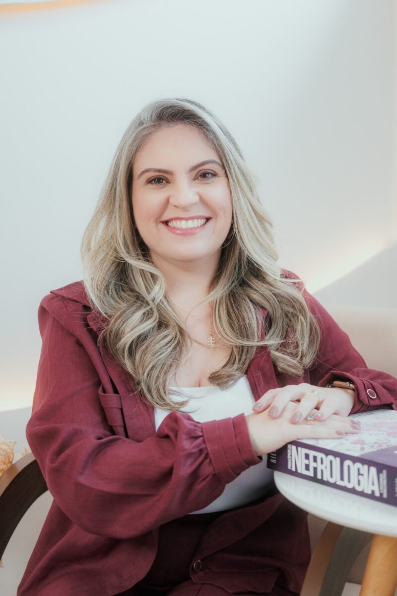 Dra. Priscyla Ângely, médica especializada em Clínica Médica e Nefrologia. Nefrologia Bh